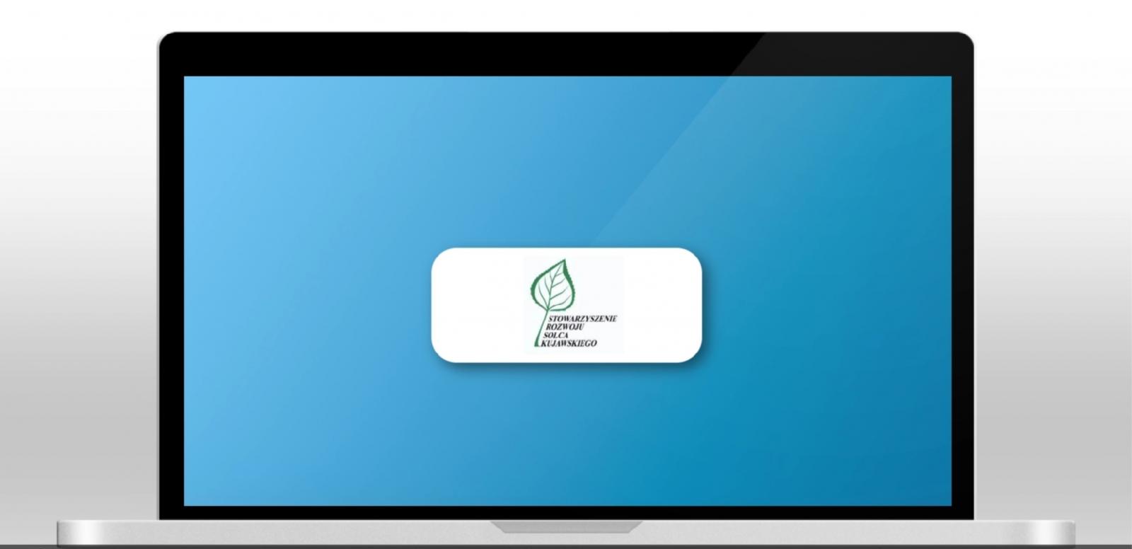Na ekranie laptopa logo Stowarzyszenia Rozwoju Solca Kujawskiego