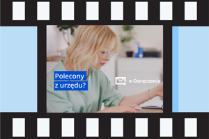 Kobieta przy laptopie na klatce filmowej