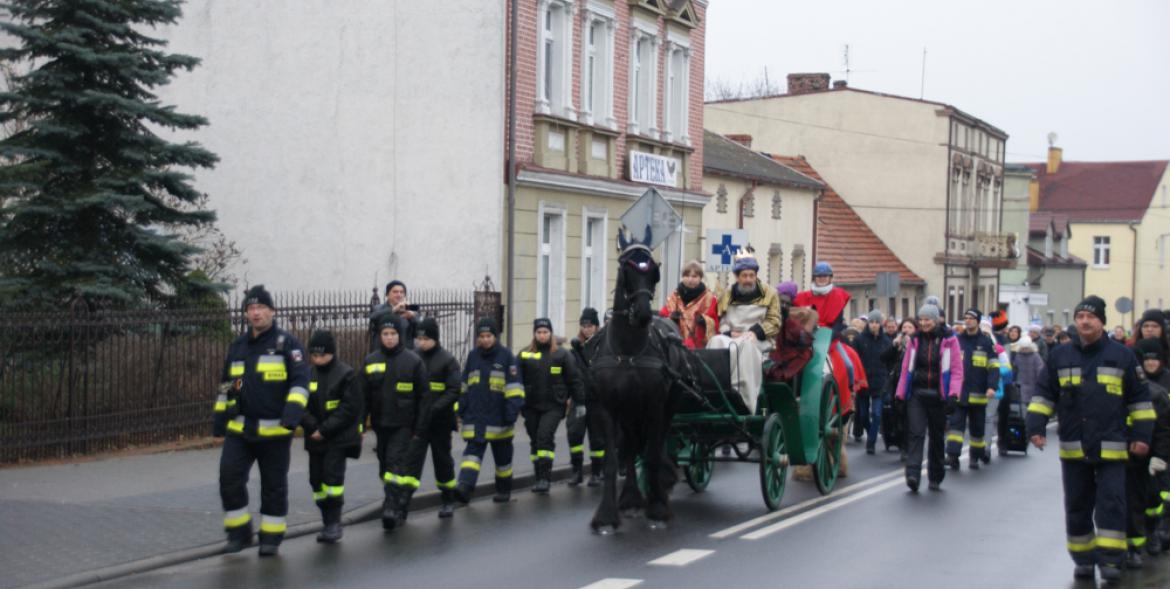 Orszak przeszedł ulicami miasta.