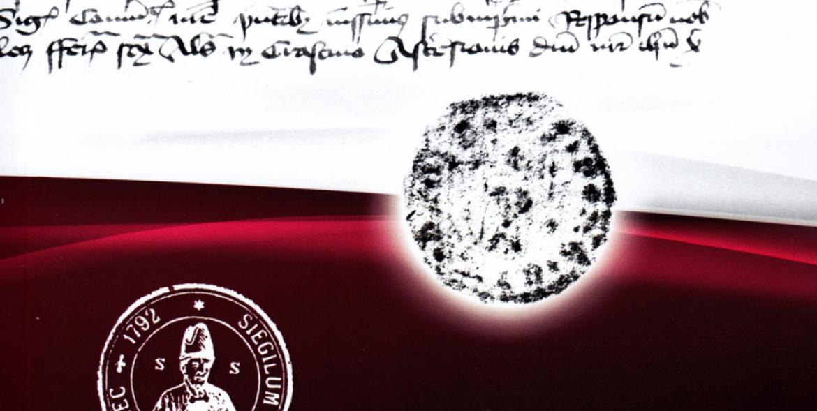 Strona tytułowa z pieczęcią, logo muzeum i fragmerntem rękopisu.