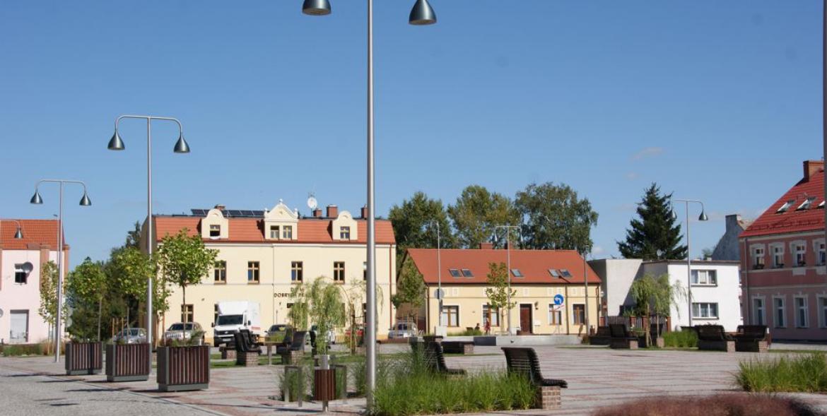 Lampy uliczne przy pl. Jana Pawła II.