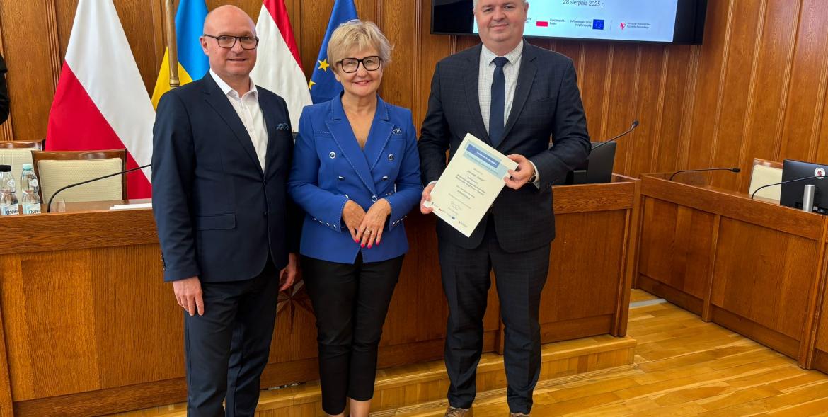 Uroczyste wręczenie umowy do projektu „Kierunek – Zawód”