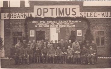 Pracownicy garbarni Optimus w Solcu Kujawskim, lata 40 XX wieku