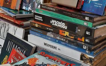 Przekazanie komiksów do biblioteki.