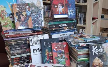 Przekazanie komiksów do biblioteki.